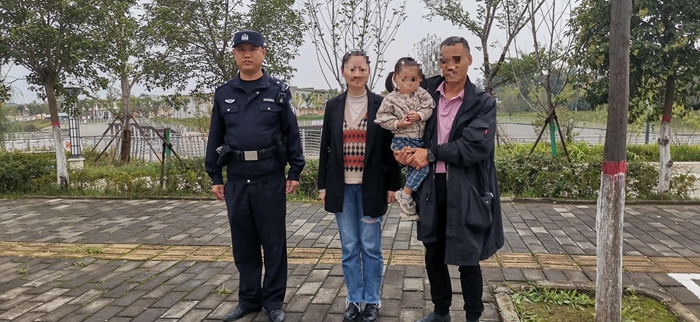 华阴市公安局城关派出所民警巡逻途中成功救助走失儿童受赞誉。