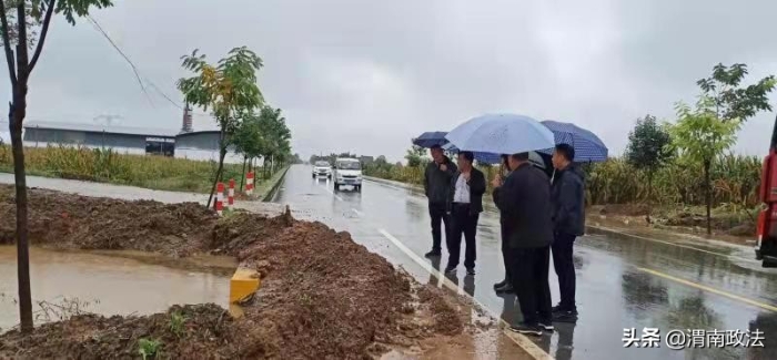 富平县委政法委积极开展防汛救灾工作。