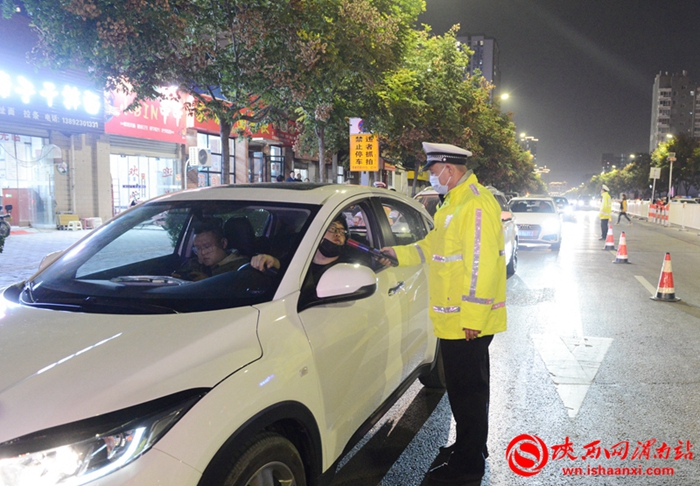 10月22日，市公安局交警支队组织开展“保残运 严整治”周末统一行动。记者 杨大君 摄