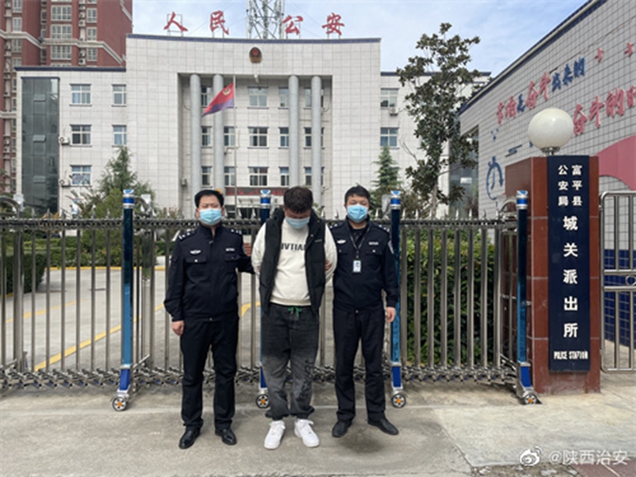 富平民警规劝逃犯投案自首。