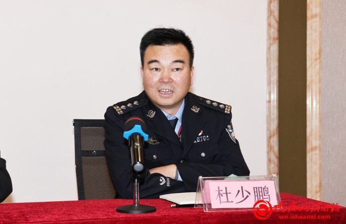 渭南市中级人民法院法警支队支队长杜少鹏主持开班仪式。