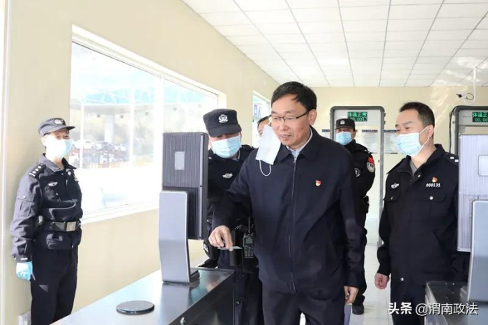 杨建琦赴潼关检查慰问一线执勤民警(图)