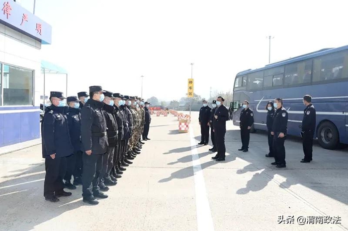 11月9日上午，副市长、市公安局党委书记、局长杨建琦赴潼关检查慰问一线执勤民警。