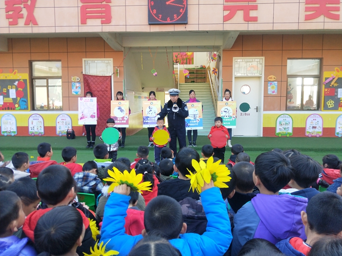 大荔交警走进辖区幼儿园开展主题宣传活动。