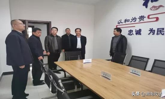 12月7日上午，渭南市委政法委常务副书记惠中正一行对华州区综治中心工作进行督导检查。