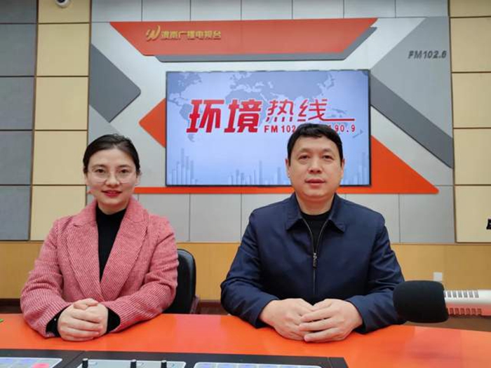 渭南市委政法委副书记李永刚做客《环境热线》。