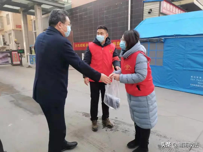 渭南市检察院党组书记、检察长李逸强看望慰问“元旦”期间下沉社区开展疫情防控的检察干警(图)