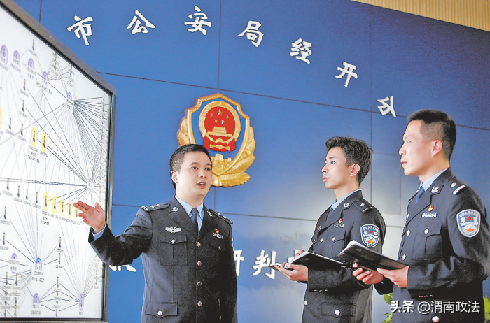 致敬警察节 渭南公安交出“平安答卷”(组图)