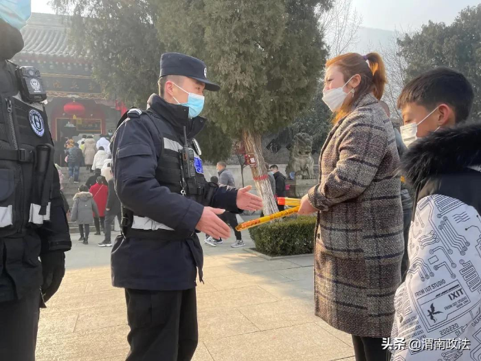 渭南公安贴心守“虎” 平安年(组图)