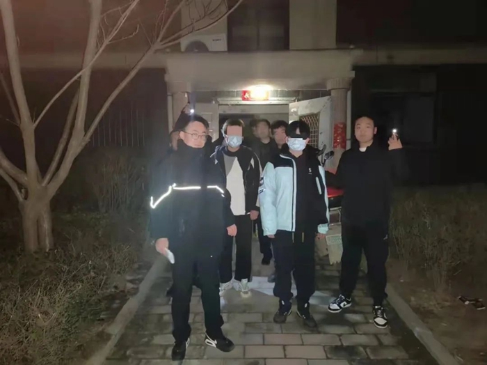 华州公安破获系列盗窃车内财物案。