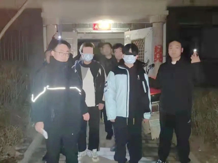 华州警方破获系列盗窃车内财物案.