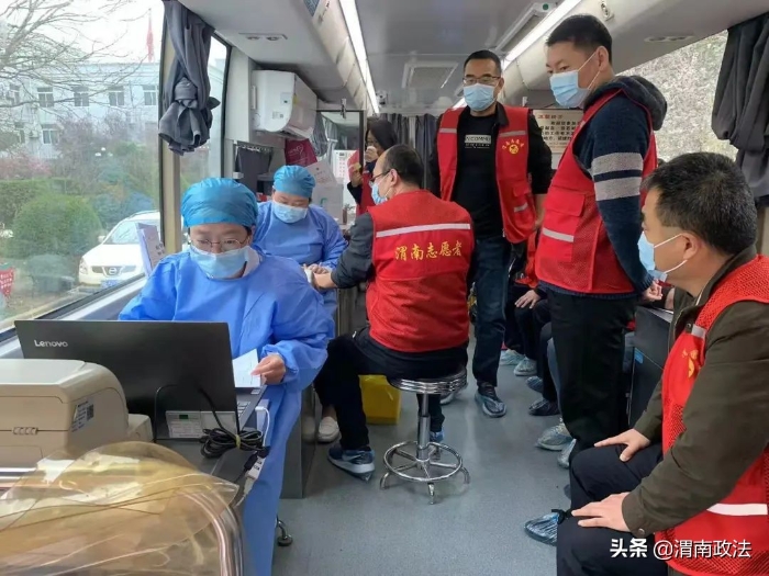 奉献爱心传递温暖 渭南市人民检察院 干警参加无偿献血活动(图)