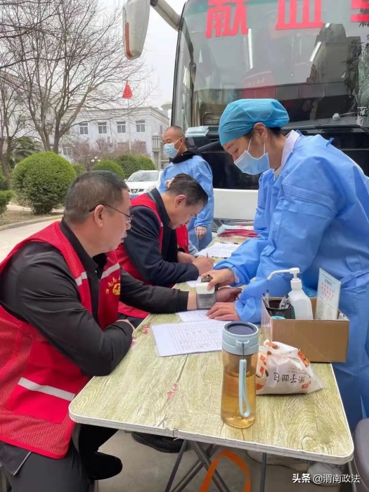 奉献爱心传递温暖 渭南市人民检察院 干警参加无偿献血活动（图）