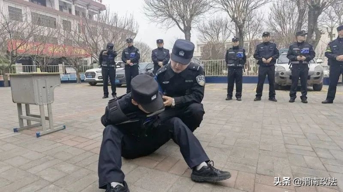 厉兵秣马练精兵 渭南公安全警武器警械专项训练进行中!(图)