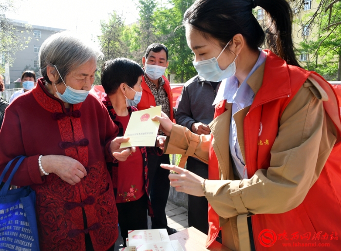 渭南市司法局开展“践行文明行为条例，争创全国文明城市”普法宣传活动（组图）