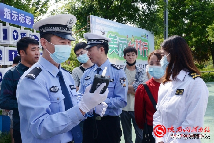 渭南公安交警美丽乡村行交通安全巡回宣讲高新站暨电影下乡巡回播放红星村活动成功举办(组图)