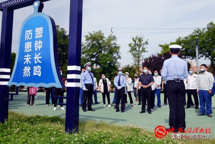 渭南公安交警美丽乡村行交通安全巡回宣讲高新站暨电影下乡巡回播放红星村活动成功举办(组图)