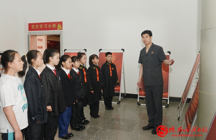 渭南中院“法院开放日”迎来“小法官”(组图)