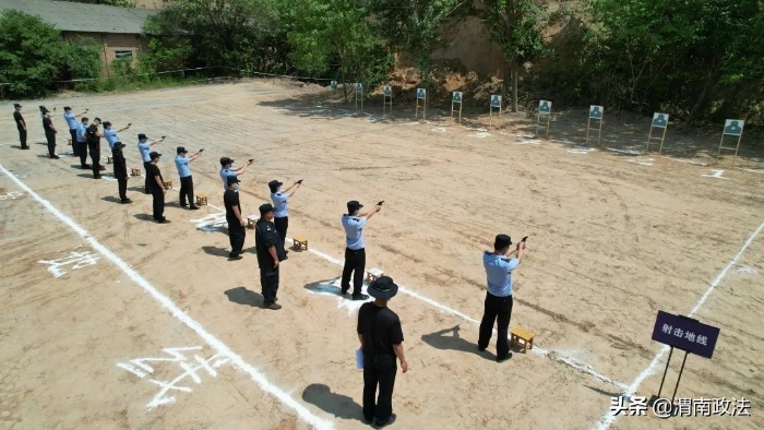 渭南市公安局组织机关民警进行公务用枪培训暨射击训练活动