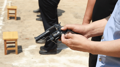 渭南市公安局组织机关民警进行公务用枪培训暨射击训练活动
