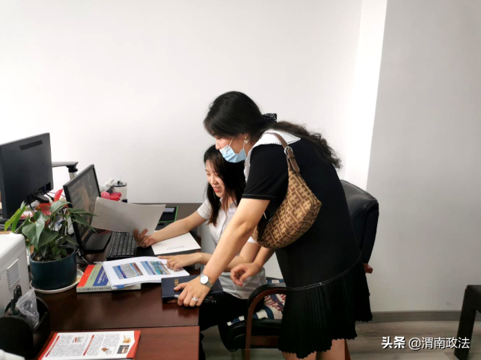 走出去学经验 进一线促提升——渭南市司法局年轻干部走进市公证处参观学习(图)