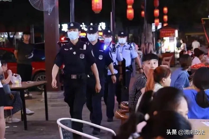 市公安局在全警组织开展了夏季治安打击整治“百日行动”。