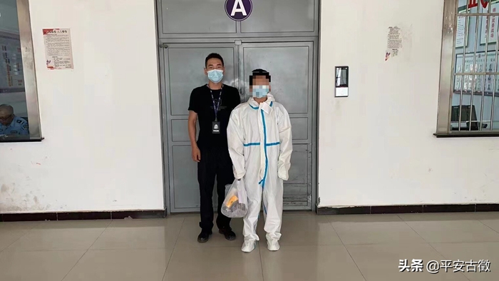 刘某对自己偷盗同学的手机的犯罪事实供认不讳，目前已被公安机关刑事拘留。