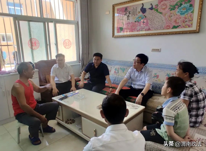 渭南中院党组书记、院长贺世辉到四河村调研乡村振兴工作。