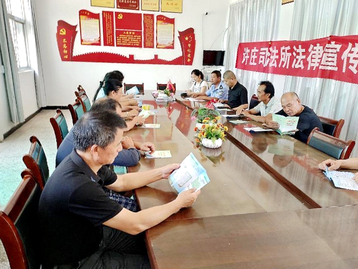 大荔县司法局许庄司法所开展“法律明白人”培训活动。 大荔县司法局许庄司法所开展“法律明白人”培训活动。