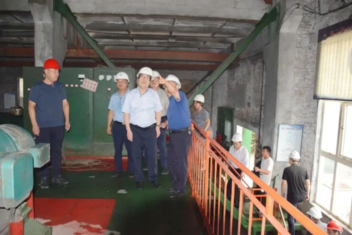 渭南中院党组书记、院长贺世辉深入潼关、华州法院调研督导工作。