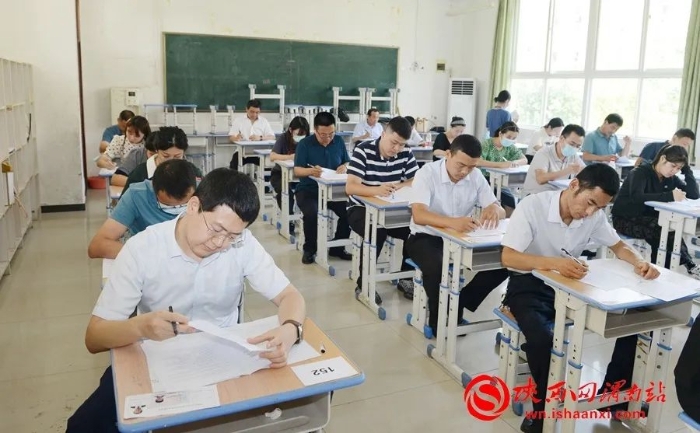 7月29日，渭南市2022年度市级部门行政执法培训考试在经开区渭南中学举行。记者 杨大君 摄