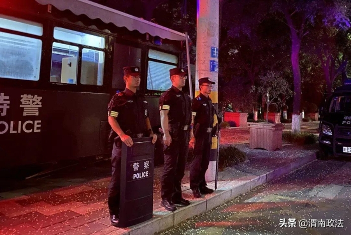 华州公安开展夏夜治安巡查宣防集中统一行动。