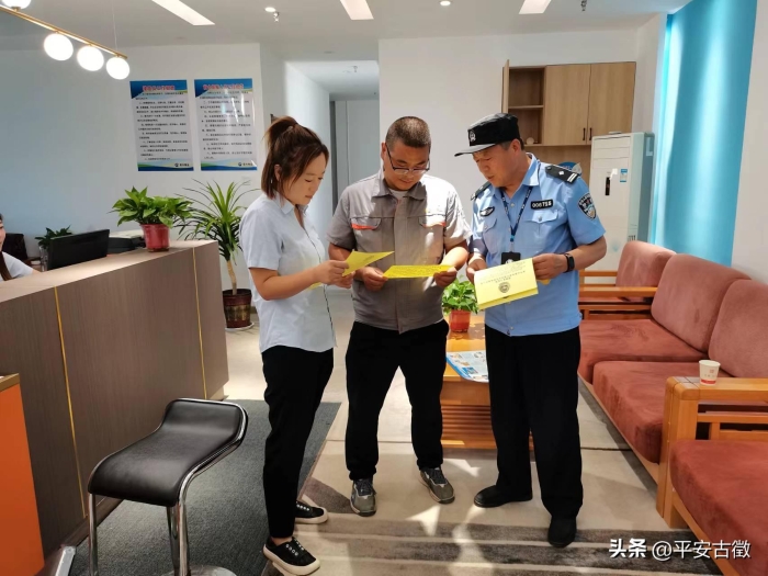 8月2日，澄城县公安局长宁派出所民警深入辖区各社区开展反电信网络诈骗宣传活动。