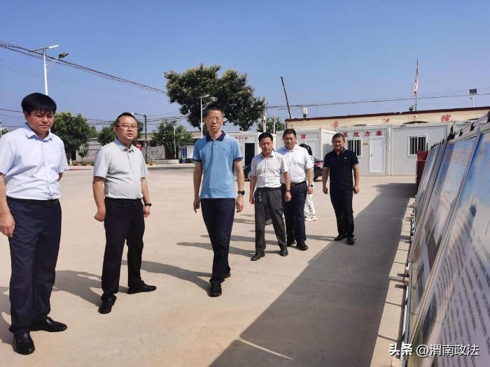 澄城县委常委、政法委书记雷成涛到庄头镇调研乡村治理工作。