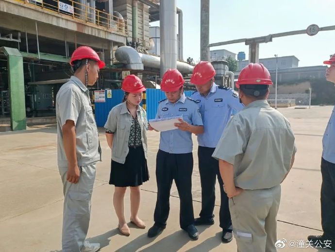 潼关公安禁毒大队开展易制毒化学品专项检查，筑牢禁毒安全防线。