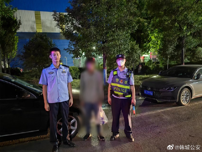 韩城民警暖心救助走失少年。