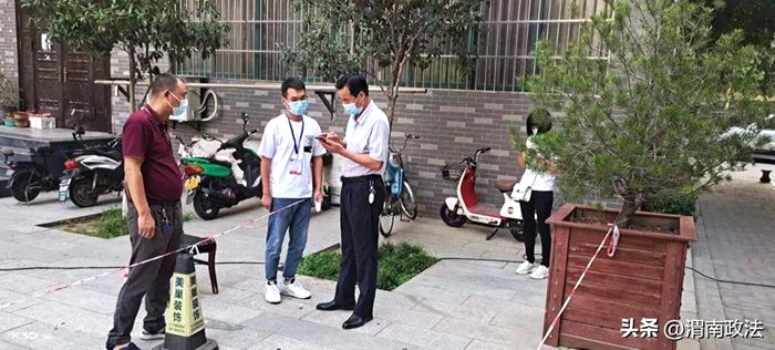 8月16日晚，富平县人民检察院迅速组建了一支志愿服务队，第一时间投入到疫情防控工作中。