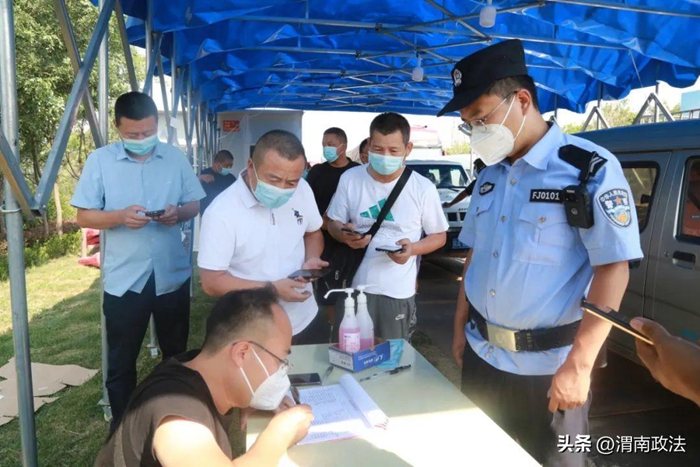 潼关公安尽锐出战，筑起疫情防控“安全防线”。