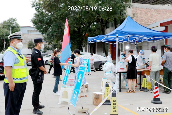 富平公安坚守奋战在“疫”线。