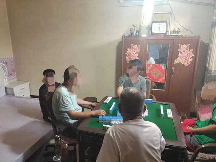 白水公安成功查处两起疫情期间以打麻将形式聚众赌博违法活动的案件。