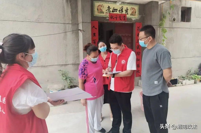 富平检察干警下沉一线，开展疫情防控工作。