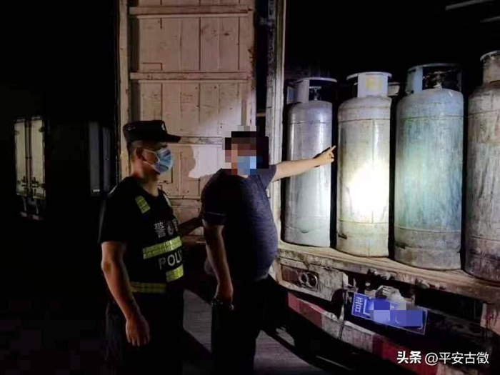 韩城巡特警大队民辅警查获2起非法运输危险品（液化气）案件。