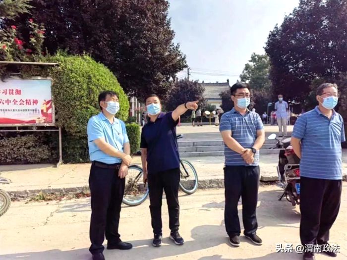 合阳县人民检察院检察长李翔深入疫情防控包联点督导检查工作。
