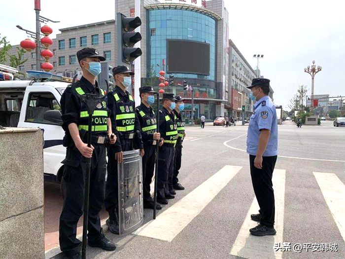 韩城巡特警念好“三字诀” 全面加强疫情防控。