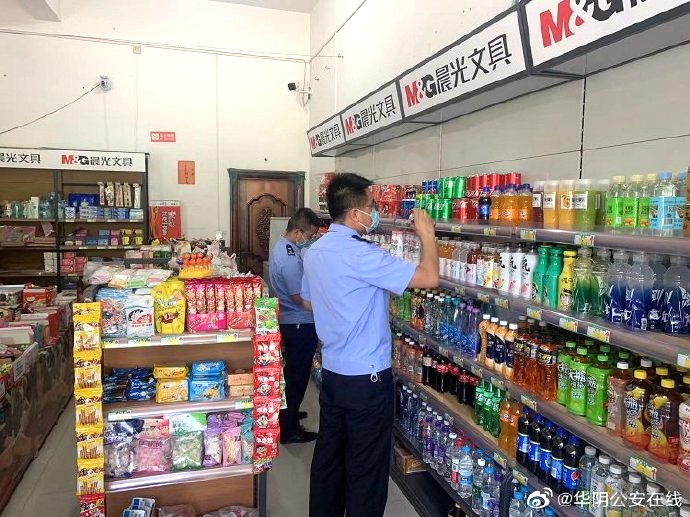 近日， 华阴公安环食药侦大队对我市中小学校周边餐馆、商铺开展专项检查。