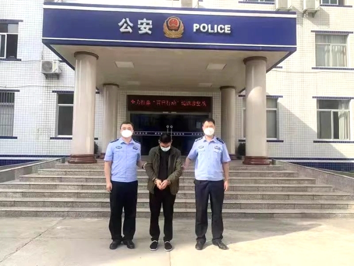 近日，渭南市公安局高新分局成功将潜逃七年的省市级目标逃犯范某某规劝投案。