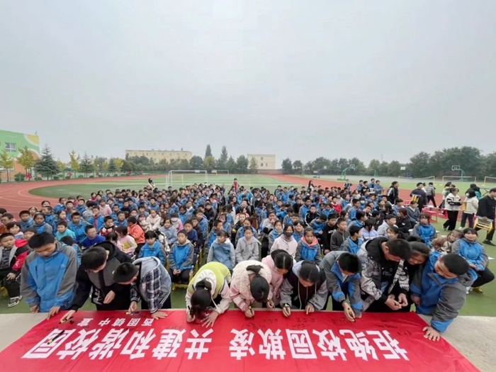 白水公安开展法治报告进校园及校园安全隐患排查活动。