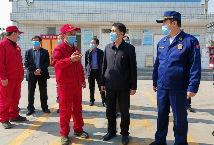 10月21日，市委常委、政法委书记刘凯赴白水县督导检查疫情防控、安全生产和信访维稳工作。