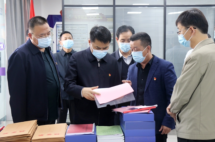 10月19日，市委常委、政法委书记刘凯深入华阴市，调研政法及维稳信访工作。