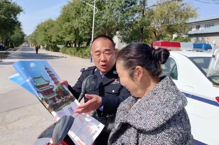 10月22日至10月23日，大荔县司法局组织司法行政干部开展“三官一律进社区”集中宣传活动。